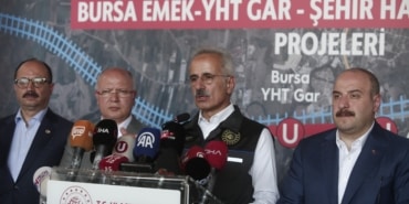 ŞEHİR HASTANESİ EMEK HATTI 2026'NIN İLK YARISINDA TAMAMLANACAK BAKAN URALOĞLU, YAPIM AŞAMASINDAKİ BURSA YHT GARI'NDA KONUŞTU "YHT PROJESİNİN BURSA OSMANELİ ARASINDAKİ 106 KİLOMETRELİK ETABINI 2026 YILINA KADAR TAMAMLAMAYI HEDEFLİYORUZ" "YHT GARINA ENTEGRE METRO VE HAFİF RAYLI SİSTEM HATTI 2026'NIN İLK YARISINDA TAMAMLANACAK"