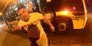 BURSA'DA OTOBÜS ŞOFÖRÜ İLE MOTOSİKLET SÜRÜCÜSÜ ARASINDA YOL VERME TARTIŞMASI