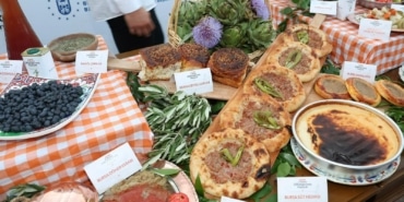 BURSA'NIN GASTRONOMİ ŞÖLENİ BAŞLIYOR ŞÖLENDE BURSA'NIN GİZLİ LEZZETLERİ ROTA YENİDEN OLUŞTURULUYOR TEMASI İLE YENİDEN GÜN IŞIĞINA ÇIKIYOR 4. ULUSLARARASI GASTRONOMİ FESTİVALİ 26-27-28 EYLÜL TARİHLERİ ARASINDA MERİNOS YERLEŞKESİNDE YAPILACAK
