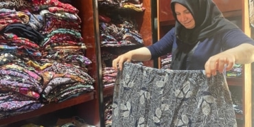 GELİN GELDİĞİ OSMANLI KÖYÜNÜN ŞALVARCISI OLDU