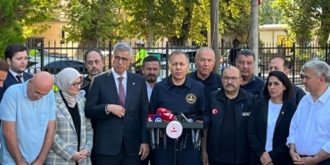 SAĞLIK BAKANI MEMİŞOĞLU: "TOPLAM 52 BAŞVURU VAR, 29'U YARALI OLARAK HASTANELERİMİZDE TEDAVİ ALTINA ALINDI" "29 YARALIDAN 19'UNU TABURCU ETTİK" "ŞU ANDA HASTANELERİMİZDE 3'Ü DİREKT DEPREM ETKİSİYLE ENKAZDAN ÇIKARILMAK ÜZERE TOPLAM 10 YARALIMIZ VAR" "BİZİM DEPREME HEP HAZIRLIKLI OLMAMIZ LAZIM"