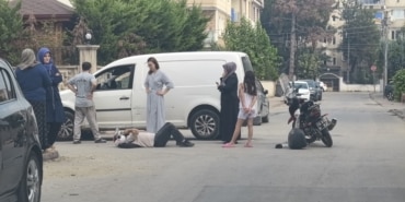 TİCARİ ARACA ÇARPAN MOTOSİKLET SÜRÜCÜSÜ YARALANDI