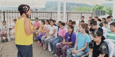 GEZİCİ KÜTÜPHANE ÇOCUKLARI BİLGİYLE DONATIYOR OSMANGAZİ BELEDİYESİ MAHALLELERE BİLGİYİ GEZİCİ KÜTÜPHANEYLE