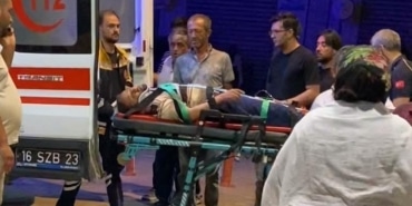 DEVRİLEN TRAKTÖRÜN SÜRÜCÜSÜ AĞIR YARALANDI