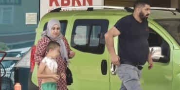 ÜZERİNE PARFÜM SIKIP ÇAKMAK YAKAN ÇOCUK YARALANDI
