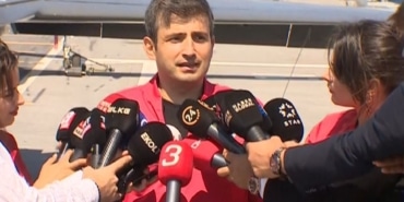 SELÇUK BAYRAKTAR, "BÜTÜN BUNLAR MAVİ VATAN'DA TAM BAĞIMSIZ HÜR OLALIM DİYE YAPILIYOR BAYKAR YÖNETİM KURULU BAŞKANI SELÇUK BAYRAKTAR TCG ANADOLU GEMİSİ'NDE AÇIKLAMALARDA BULUNDU
