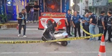 BURSA'DA PAZAR DÖNÜŞÜ KURŞUN YAĞMURU: 2 YARALI, SALDIRGANLAR YAKALANDI YANLIŞ KİŞİYİ VURDU, 2 KİŞİ YARALADI O SALDIRGAN 24 SAAT GEÇMEDEN YAKALANDI