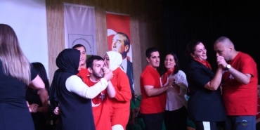 ENGELLİ BİREYLERDEN ÖZEL ZAFER KUTLAMASI OSMANGAZİ BELEDİYESİ ENGELLİLER BAKIM MERKEZİ ÖĞRENCİLERİNDEN 30 AĞUSTOS ZAFER BAYRAMI'NA ÖZEL GÖSTERİ