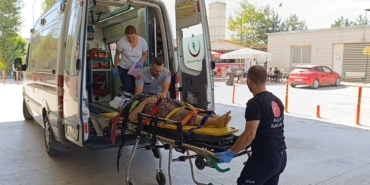 TRAKTÖRÜN ALTINDA KALAN YAŞLI KADIN AĞIR YARALANDI