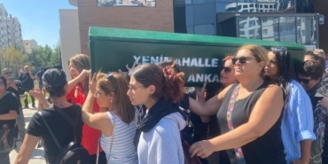 ANKARA'DA KATLEDİLEN KADINI KOCASI TUTMUŞ, KAYINPEDERİ KESMİŞ KAYINPEDERİ TARAFINDAN ÖLDÜRÜLEN KADININ ACILI KIZ KARDEŞİ: "KIZI, 'BABAM TUTTU, DEDEM DE ANNEMİ KESTİ' DİYOR" ÇOCUĞUNUN YANINDA KAYINPEDERİ TARAFINDAN ÖLDÜRÜLEN BAŞAK GÜRKAN ARSLAN YARIN BURSA'DA DEFNEDİLECEK