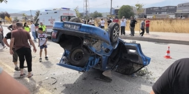 TAKLA ATARAK KARŞI YÖNE GEÇTİ: 2 YARALI