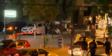 BURSA'DA ÖLDÜRESİYE DAYAK KAMERADA: 1 YARALI SOKAK ORTASINDA DARBEDİP OLAY YERİNDEN KAÇTILAR