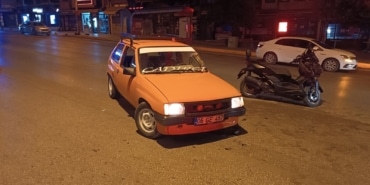 BURSA'DA DRİFT YAPAN ARAÇ İLE MOTOSİKLET ÇARPIŞTI, KAZA KAMERALARA SANİYE SANİYE YANSIDI