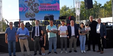 EN KALİTELİ ÜZÜMLER OSMANGAZİ'DE YARIŞTI OSMANGAZİ BELEDİYESİ DÜZENLEDİĞİ FESTİVALLERLE TARIM ÜRÜNLERİNE DEĞER KATIYOR