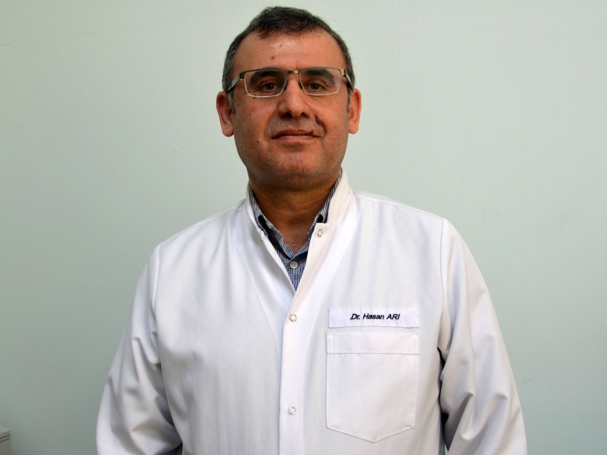 DÜNYA'DA İLK KEZ BURSA'DAKİ HASTANEDE GERÇEKLEŞTİRİLDİ KALBİNDE PARAVALVÜLER KAÇAĞI OLAN HASTANIN KÖPRÜCÜK KEMİĞİ BÖLGESİNDEKİ TOPLAR DAMARLARDAN KALBE ULAŞAN BURSALI DOKTOR HASTAYI TEDAVİ EDİP TIP LİTERATÜRÜNE GİRDİ