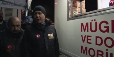 BAKAN YERLİKAYA DEPREMZEDELERLE BİR ARAYA GELDİ