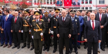 BURSA VALİSİ AYYILDIZ: "CUMHURİYETİN 102. KURULUŞ YIL DÖNÜMÜNÜ COŞKU VE GURURLA YAŞIYORUZ"