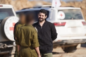 İSRAİL İLE HAMAS ARASINDA ESİR TAKASI BAŞLADI: HAMAS, İLK 7 ESİRİ SERBEST BIRAKTI FİLİSTİNLİ KAYNAKLAR: "ESİR TAKASI SABAH 10.00'DA TAMAMLANACAK" İSRAİL, BİN 966 MAHKUMU SERBEST BIRAKACAK