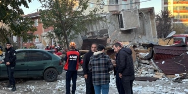 ENKAZ ALTINDA 7 KİŞİNİN OLDUĞU TAHMİN EDİLİYOR