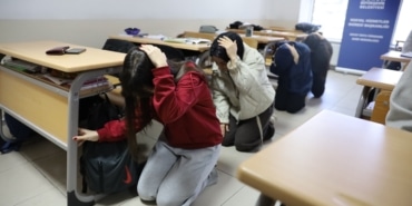 YKS HAZIRLIK MERKEZİ'NDE DEPREM VE TAHLİYE TATBİKATI