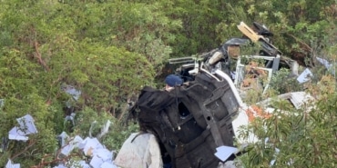 İZNİK-YENİŞEHİR YOLUNDA TIR UÇURUMDAN YUVARLANDI: 2 ÖLÜ