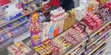 ALKOLLÜ MÜŞTERİ, AKARYAKIT İSTASYONU ÇALIŞANINI BÖYLE DARBETTİ