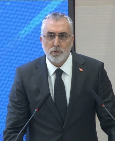 BAKAN IŞIKHAN: “ÇALIŞANLARA İŞ SAĞLIĞI VE GÜVENLİĞİ HİZMETLERİNİ SUNMASI KONUSUNDA İŞVERENLERİMİZİN YANINDAYIZ” ÇALIŞMA VE SOSYAL GÜVENLİK BAKANI VEDAT IŞIKHAN, "TÜRKİYE YÜZYILINDA İŞ KAZALARINI ÖNLEYİCİ YAKLAŞIMLAR” SEMİNERİNE KATILDI