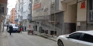İSKELENİN 5. KATINDAN DÜŞEN GENÇ İŞÇİ AĞIR YARALANDI