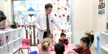 BAŞKAN ERKAN AYDIN MESLEĞİNİ ÇOCUKLARA TANITTI OSMANGAZİ'DE MİNİKLER MESLEKLERİ UZMANLARINDAN ÖĞRENİYOR BAŞKAN AYDIN: "ÇOCUKLAR MUTLU OLUNCA BİZ DE MUTLU OLUYORUZ"