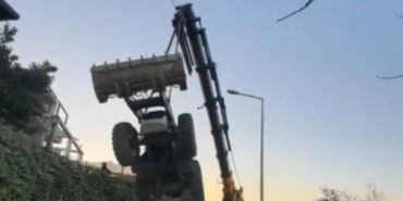 MUDANYA'DA KEPÇENİN VİNÇTEN DÜŞTÜĞÜ ANLAR KAMERAYA YANSIDI