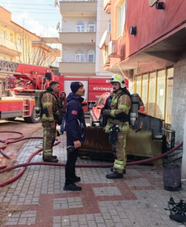 APARTMAN DAİRESİNDE YANGIN
