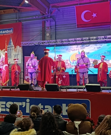 BURSA MEHTER TAKIMI PARİS'TE SAHNE ALDI