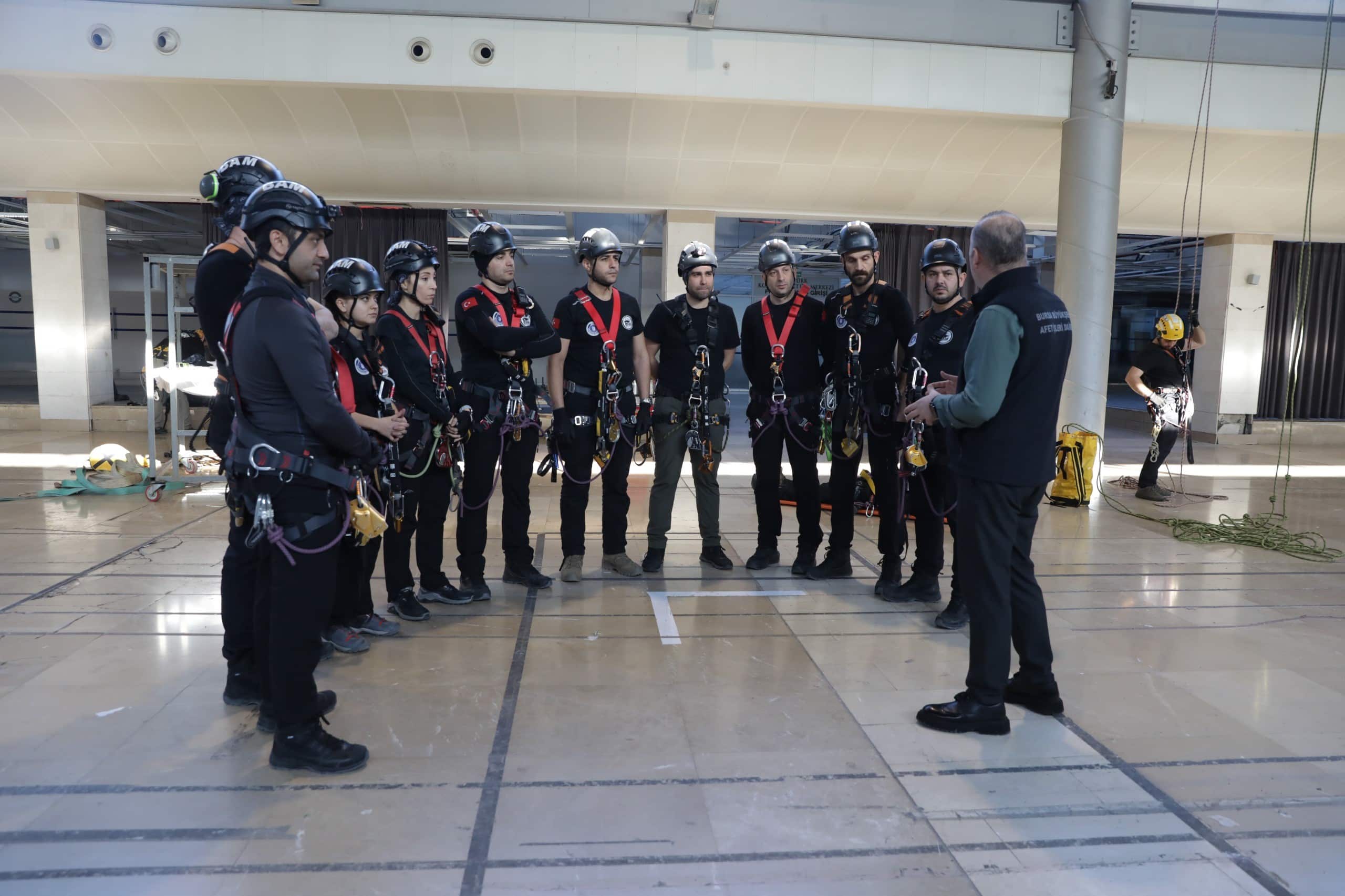 BÜYÜKŞEHİR AFETLERE EKİBİNİ HAZIRLIYOR ACİL MÜDAHALE EKİBİ İLE BÜYÜKŞEHİR AFETLERE HAZIR