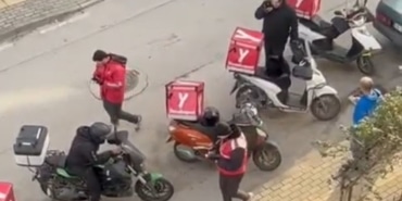 BURSA'DA ASILSIZ İHBAR VE SİPARİŞ KABUSU...YAKIN ARKADAŞLARI DA HEDEF ALINDI BU ADAMA RÖPORTAJ BİLE YAPTIRMIYORLAR, ARKADAŞLARINA DA MUSALLAT OLDULAR. ARKADAŞLARI YALVARIP "ABİ BİZİ ARAMA" DİYORLAR BU NASIL TACİZ? BİR EVE 400 SİPARİŞ GÖNDERİLDİ, DOSTLARI BİLE ONDAN KAÇIYOR
