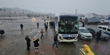 KARAKOÇAN'DA MUŞ-BURSA SEFERİNİ YAPAN YOLCU OTOBÜSÜNE SALDIRI
