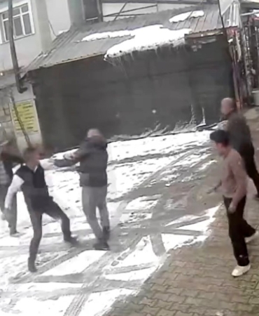 ELAZIĞ'DAKİ KAVGA, TUVALETİNİ DUVARA YAPAN YOLCU NEDENİYLE ÇIKMIŞ