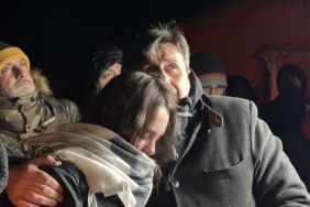 KARTALKAYA YANGIN FACİASININ BİRİNCİ YILDÖNÜMÜNDE ACILI AİLELER OTEL ÖNÜNDE BİR ARAYA GELDİ 78 CAN İÇİN GÖKYÜZÜNE FENER BIRAKTILAR