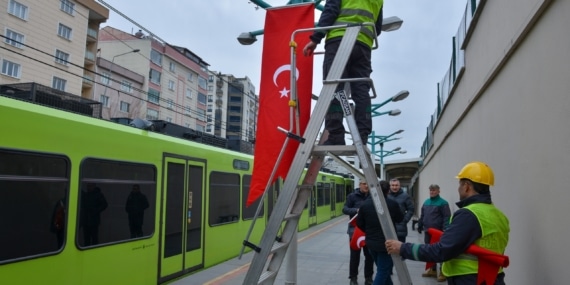 BURSA TÜRK BAYRAKLARIYLA DONATILDI