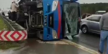 KAĞITHANE'DE CEZAEVİ NAKİL ARACI DEVRİLDİ: 2 JANDARMA PERSONELİ AĞIR OLMAK ÜZERE 19 YARALI KAZA NEDENİYLE BÖLGEDE OLUŞAN TRAFİK HAVADAN GÖRÜNTÜLENDİ