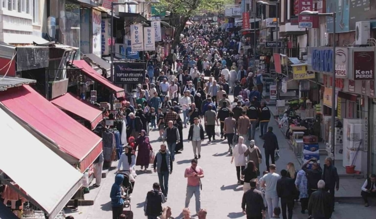 BURSA POLİSİ BAYRAM ÖNCESİ ÇARŞI BÖLGESİNDE KUŞ UÇURTMADI