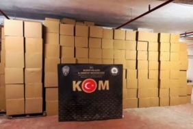 BURSA'DA DEV KAÇAK TÜTÜN OPERASYONU...MİLYONLARCA MAKARON ELE GEÇİRİLDİ BURSA'DA KAÇAK TÜTÜN BASKININDA 8,7 MİLYON MAKARON ELE GEÇİRİLDİ, BİR KİŞİ TUTUKLANDI