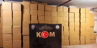 BURSA'DA DEV KAÇAK TÜTÜN OPERASYONU...MİLYONLARCA MAKARON ELE GEÇİRİLDİ BURSA'DA KAÇAK TÜTÜN BASKININDA 8,7 MİLYON MAKARON ELE GEÇİRİLDİ, BİR KİŞİ TUTUKLANDI