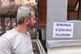 BURSA'DA İSTEDİĞİ İLE EVLENEN KADIN LOKMA DAĞITTI