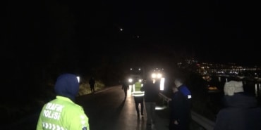 BURSA'DA HEYELAN: MUDANYA-KURŞUNLU YOLU TRAFİĞE KAPANDI