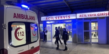 BURSA'DA PARKTA ÇIKAN TARTIŞMADA KAN AKTI, SIRTINDAN BIÇAKLANARAK YARALANDI