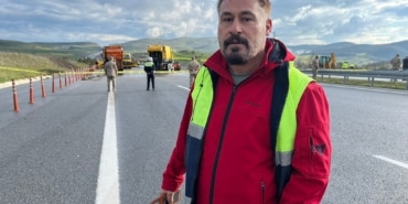 BALIKESİR'DEKİ UÇAK KAZASINA TANIK OLAN ŞOFÖR: BÜTÜN PARÇALAR ÖNÜME DÜŞTÜ BALIKESİR'DE DÜŞEN F-16 UÇAĞININ KAZASINA TANIK OLAN ŞOFÖR: 2 TANKERİN ÇARPIŞTIĞINI SANDIM KAZA YAPAN TIRI ALMAYA GELEN ŞOFÖRÜN ÖNÜNE F-16 UÇAĞI DÜŞTÜ