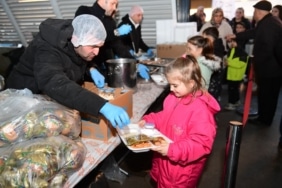 OSMANGAZİ'DE GÖNÜLLERİ BULUŞTURAN İFTAR PROGRAMI BAŞKAN AYDIN'DAN ÇİFTEHAVUZLAR'DA ANLAMLI BULUŞMA BAŞKAN ERKAN AYDIN: "RAMAZAN'IN BEREKETİNİ OSMANGAZİ'DEKİ YURTTAŞLARIMIZLA PAYLAŞIYORUZ"