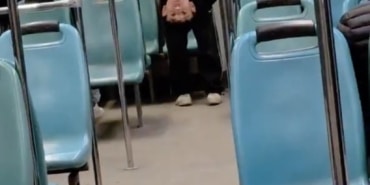 BURSA'DA GENÇLERİN METRODA TEHLİKELİ OYUNU KAMERAYA YANSIDI