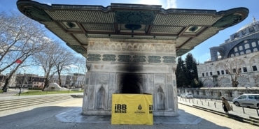 300 YILLIK TOPHANE ÇEŞMESİ ATEŞ YAKILMASI SONUCU ZARAR GÖRDÜ TARİHİ TOPHANE ÇEŞMESİ'NİN MERMERLERİ ATEŞ NEDENİYLE KARARDI