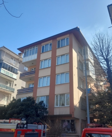 BURSA'DA APARTMAN ÇATISINDA YANGIN PANİĞİ